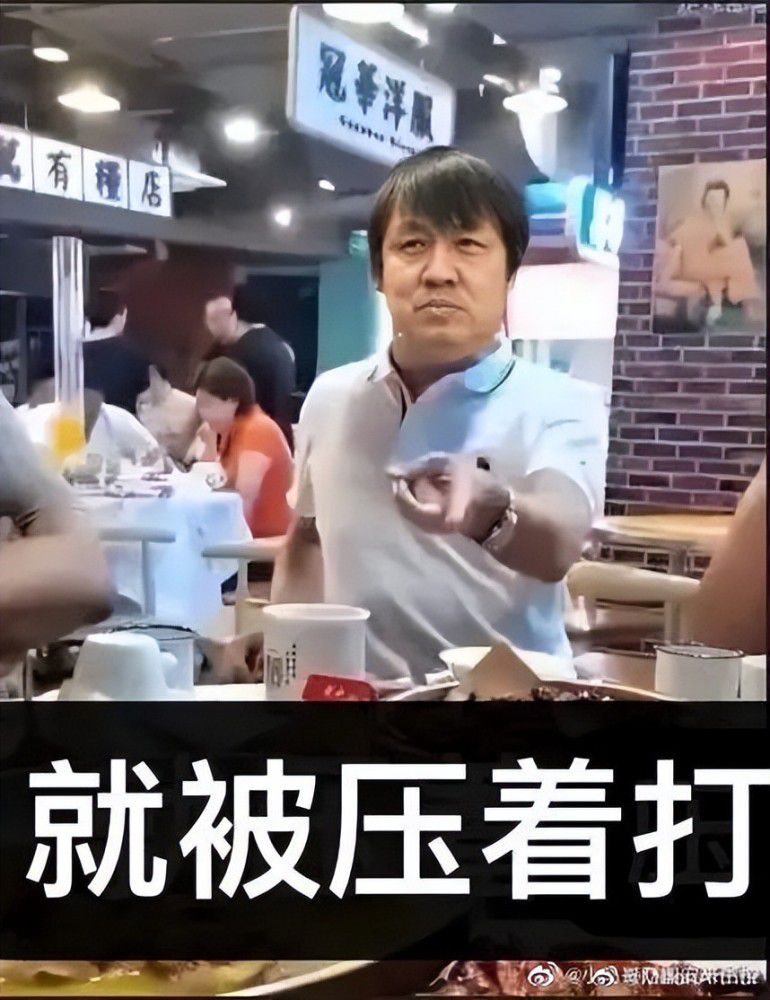 位于某海滨的高级酒店，迎来了小着名气作家净水健二（西岛秀俊 饰）和他的老婆（小山田小百合 饰）净水凭仗童贞作享誉文坛，但是第二部作品反应平平，而今更堕入创作瓶颈。与此同时，他与老婆同床异梦，彼此日渐冷淡。在此时代，他偶尔注重到一对有些惹眼且奇异的男女。貌不惊人的中年男人佐原（北野武 饰）与清纯靓丽的年青女孩美树（忽那汐里 饰）相伴，多少暗昧，多少情欲，使人难免异想天开。出于好奇，净水测验考试接近对方，他发现佐原很多年来一向都在拍摄美树睡着后的模样，画面中布满了赏识与沉沦。对方的奥秘令净水深陷此中…… 　　本片按照西班牙闻名作家哈维尔·马里亚斯（Javier Marias）的同名短篇小说《While the Woman Are Sleeping》改编。